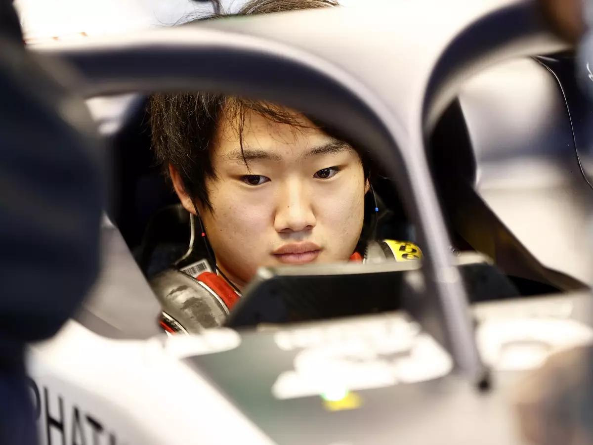 Yuki Tsunoda Foto zur News: Yuki Tsunoda: Der rasante Aufstieg des Formel-1-Rookies