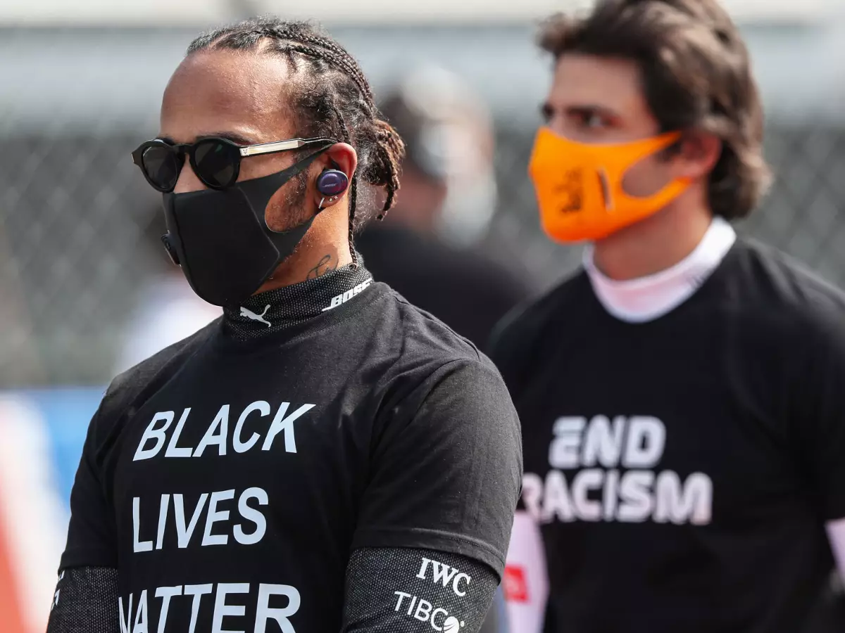 Lewis Hamilton Foto zur News: Formel-1-Boss: Lewis Hamilton bringt dem Sport "andere Dimension"