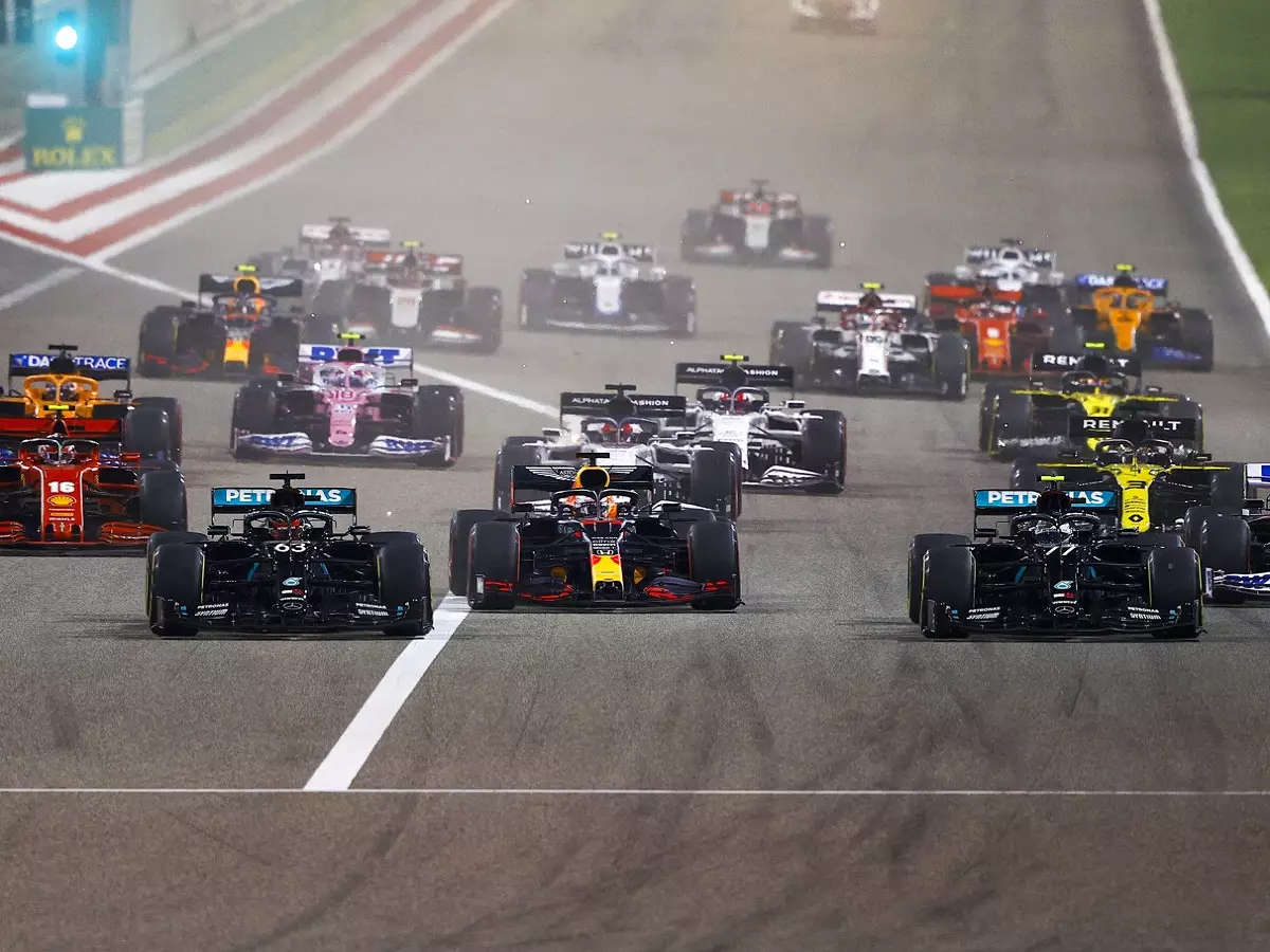 George Russell, Valtteri Bottas, Max Verstappen, Charles Leclerc, Sergio Perez Foto zur News: Formel-1-Kommission: Engine-Freeze soll kommen, Sprintrennen vielleicht