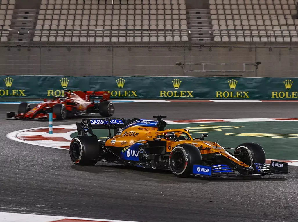 Foto zur News: McLaren MCL35M: Das Auto mit den meisten Veränderungen