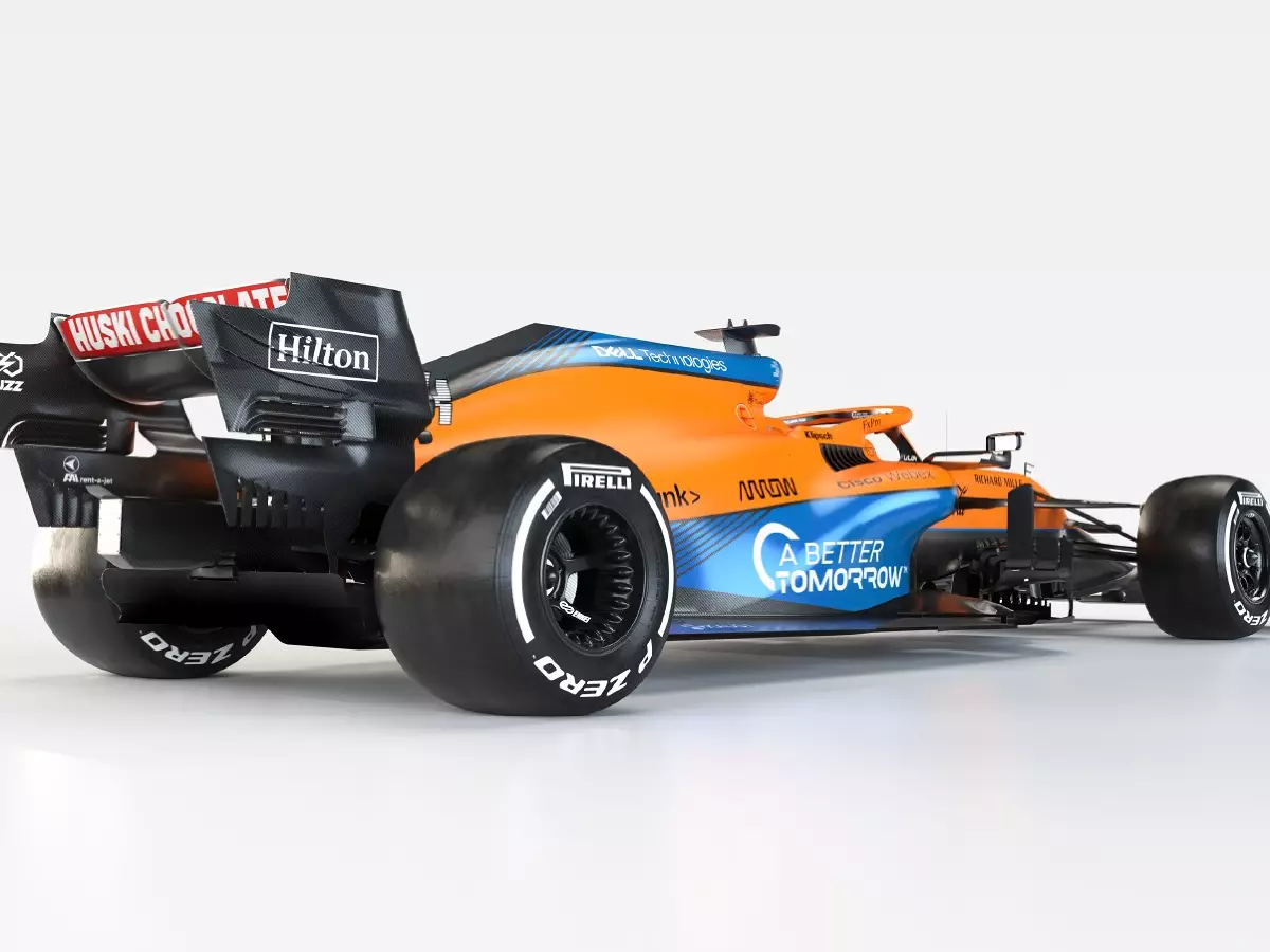 Foto zur News: Warum der Mercedes-Stern am McLaren MCL35M fehlt