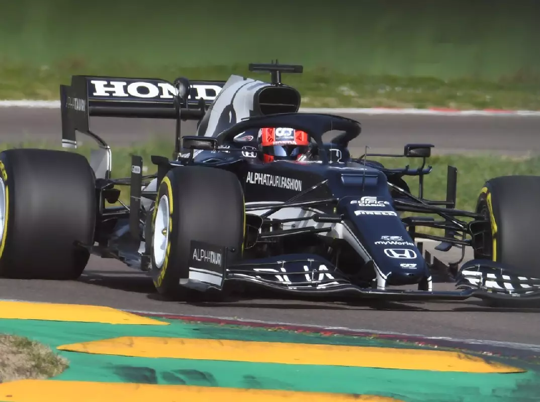 Yuki Tsunoda Foto zur News: AlphaTauri zeigt neue Nase beim Shakedown des AT02 in Imola