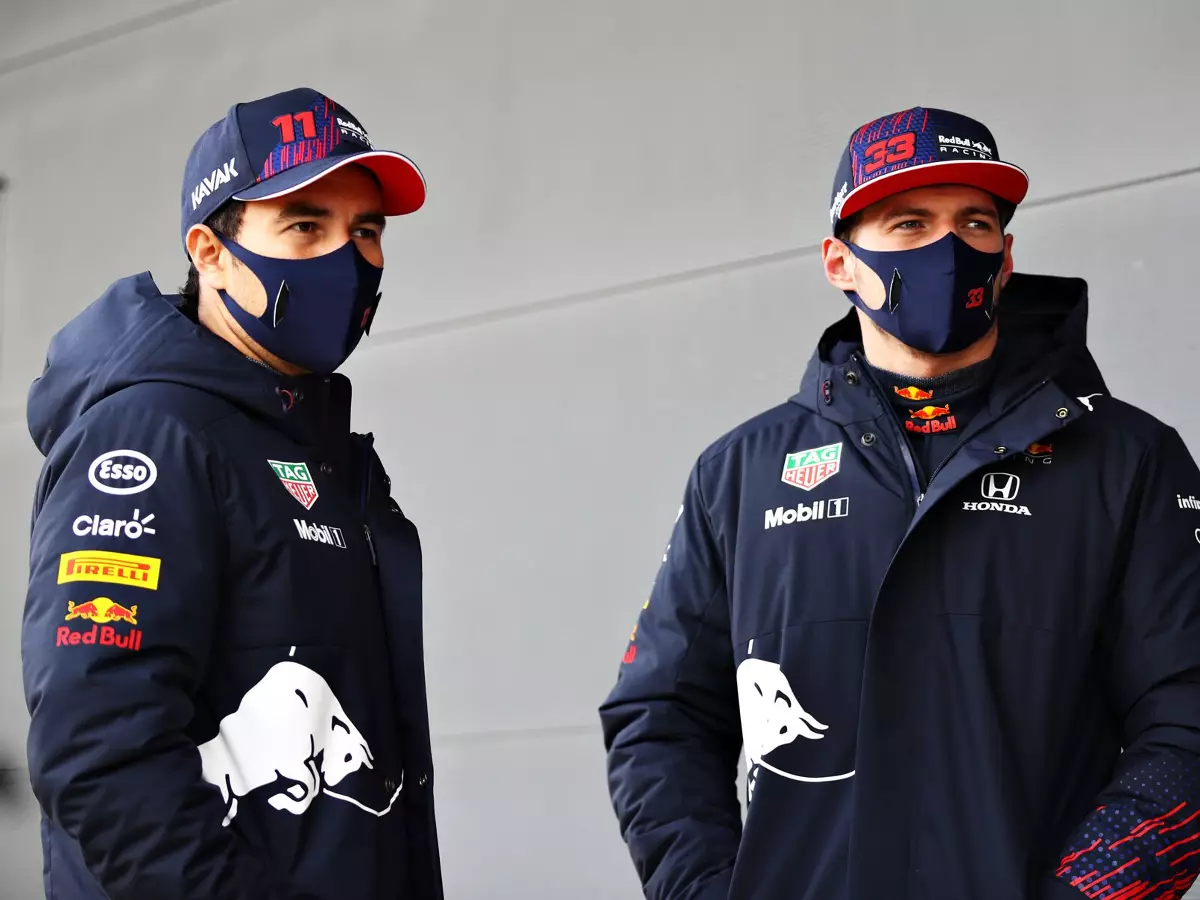 Max Verstappen, Sergio Perez, Mark Thompson Foto zur News: Max Verstappen: Habe bereits eine sehr gute Beziehung zu Sergio Perez