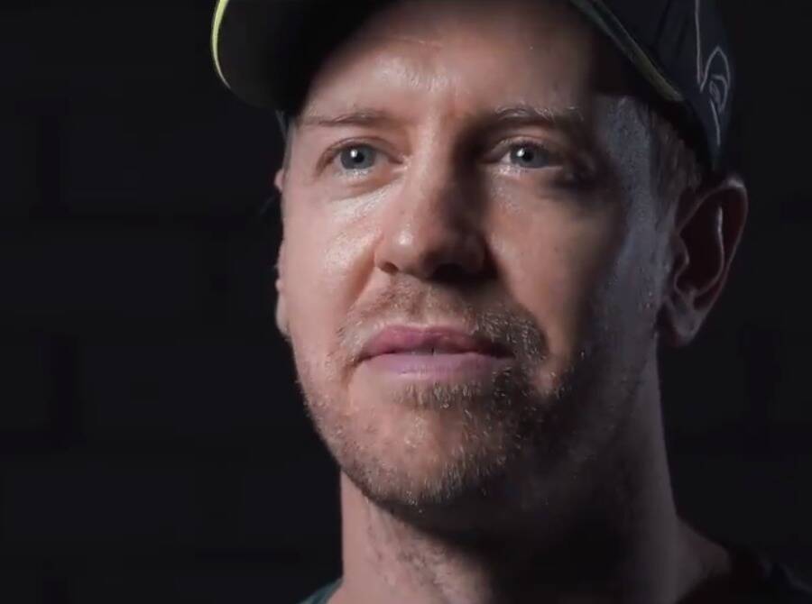 Foto zur News: Hausgemachter Brotlaib: Vettels Einstandsgeschenk bei Aston Martin