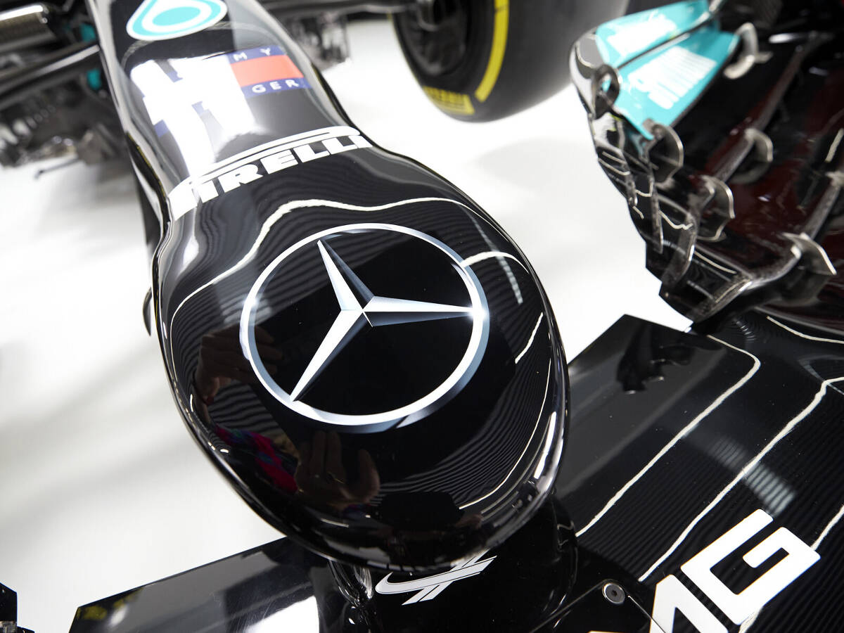 Foto zur News: Mercedes-Launch im Video: Hat Lewis Hamilton überhaupt noch Bock?