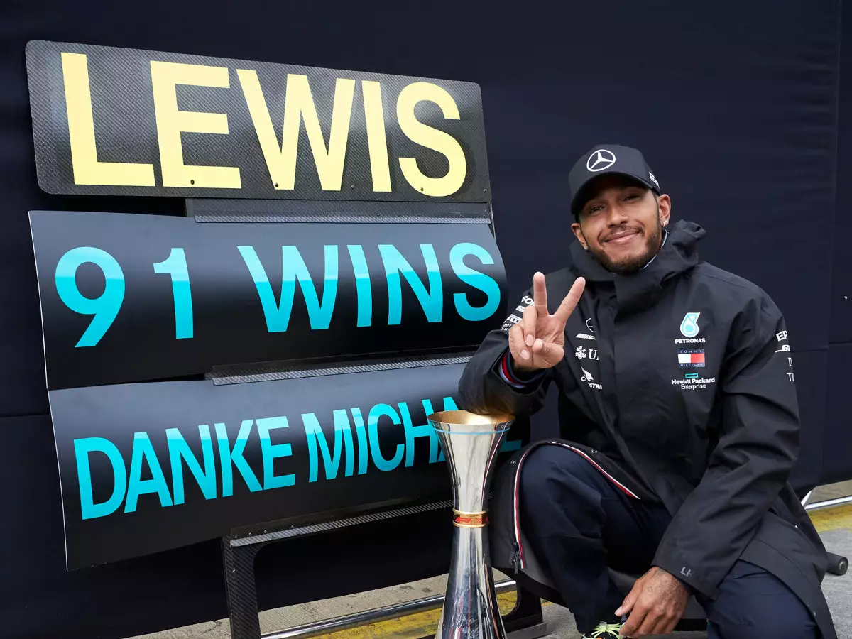 Rekord: Lewis Hamilton stellt Michael Schumachers 91 Siege ein Foto zur News: Ruhm und Ehre nicht genug Antrieb: Hört Lewis Hamilton Ende 2021 auf?
