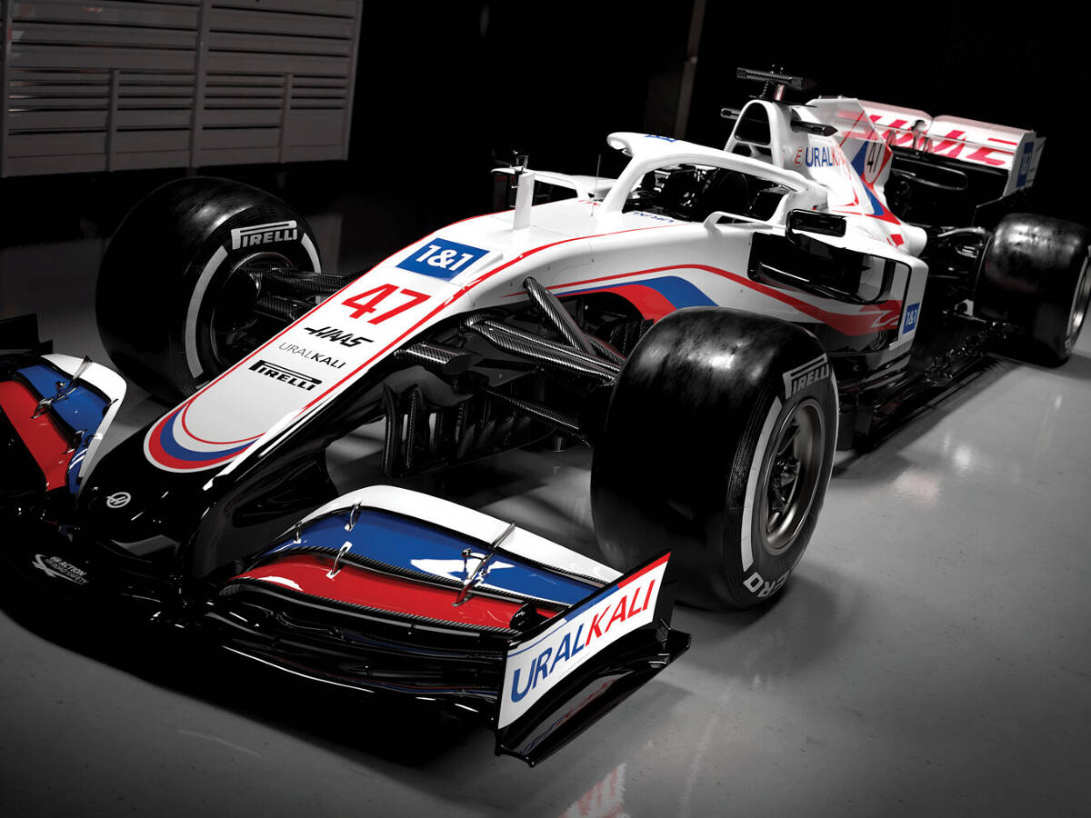Foto zur News: Haas-Team präsentiert neuen Look: Mick Schumachers Auto ist ein Russe!