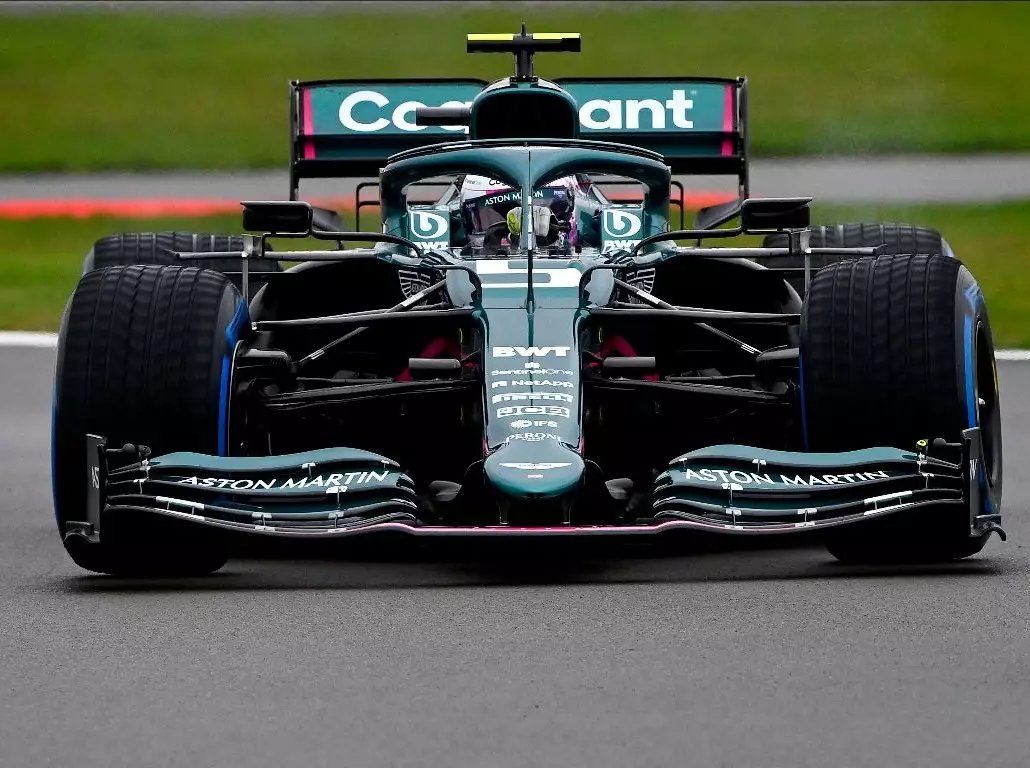 Foto zur News: Shakedown in Silverstone: Sebastian Vettel gibt Aston-Martin-Debüt