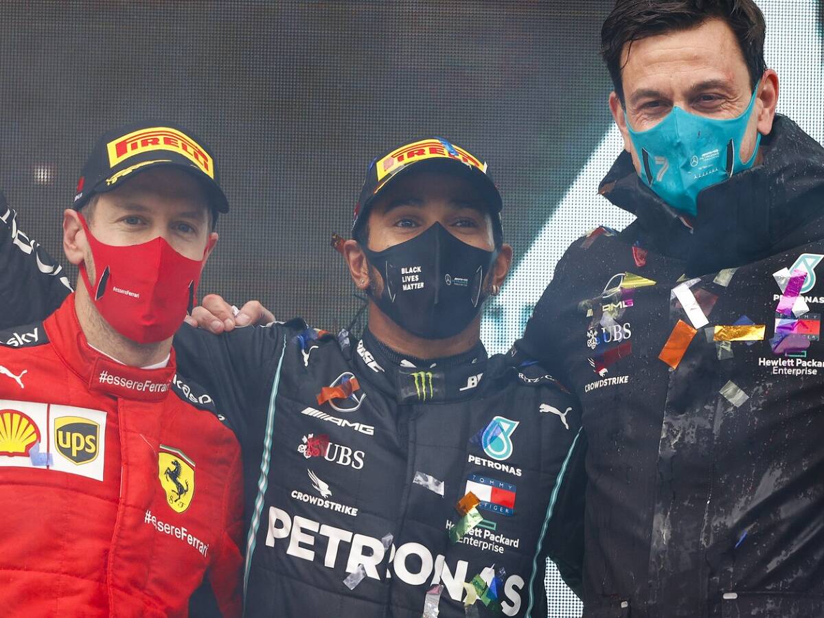 Foto zur News: Toto Wolff glaubt bei Aston Martin an Ende von Vettels "Abwärtsspirale"