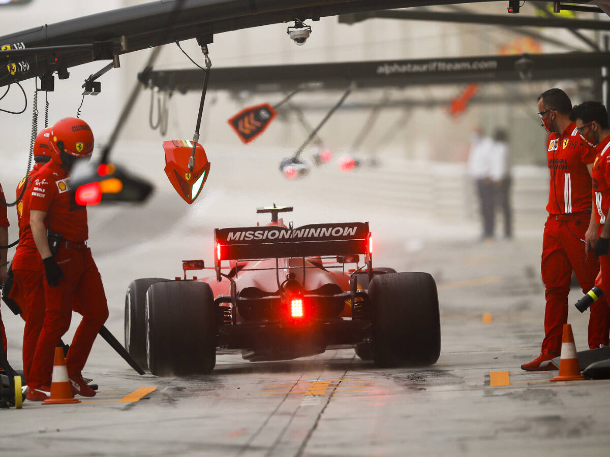Foto zur News: Formel-1-Test: "Anomalie" bei Ferrari-Motor verzögert Sainz-Debüt