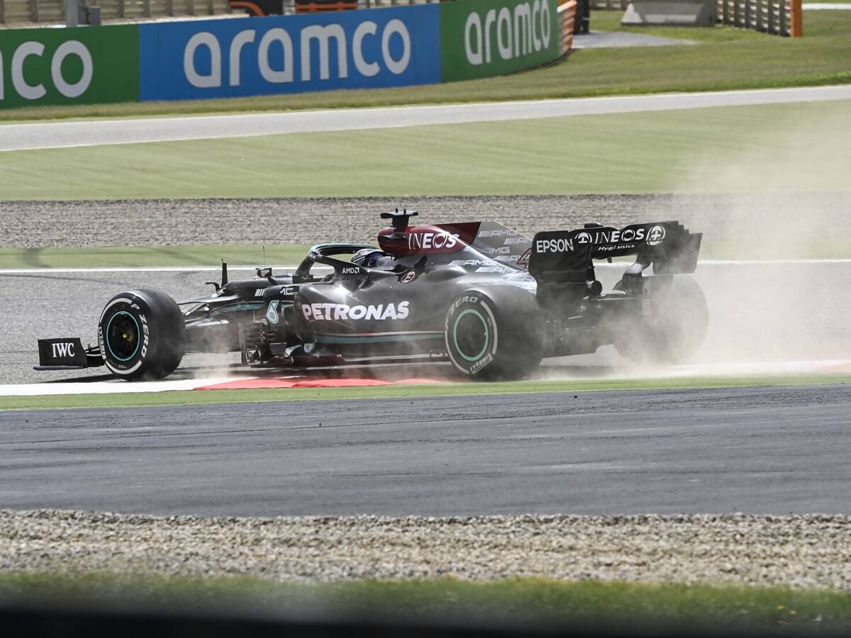 Foto zur News: Trotz Mercedes-Problemen: Hamilton sieht keinen Grund zur Panik