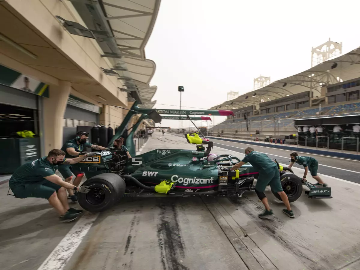 Foto zur News: "Wenn Vettel eine stabile Hinterachse hat beim Einlenken, dann ..."