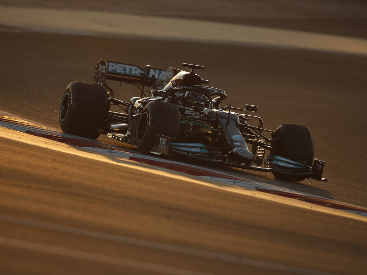 Foto zur News: Pirelli: Teams haben die Hälfte des verlorenen Abtriebs schon zurück