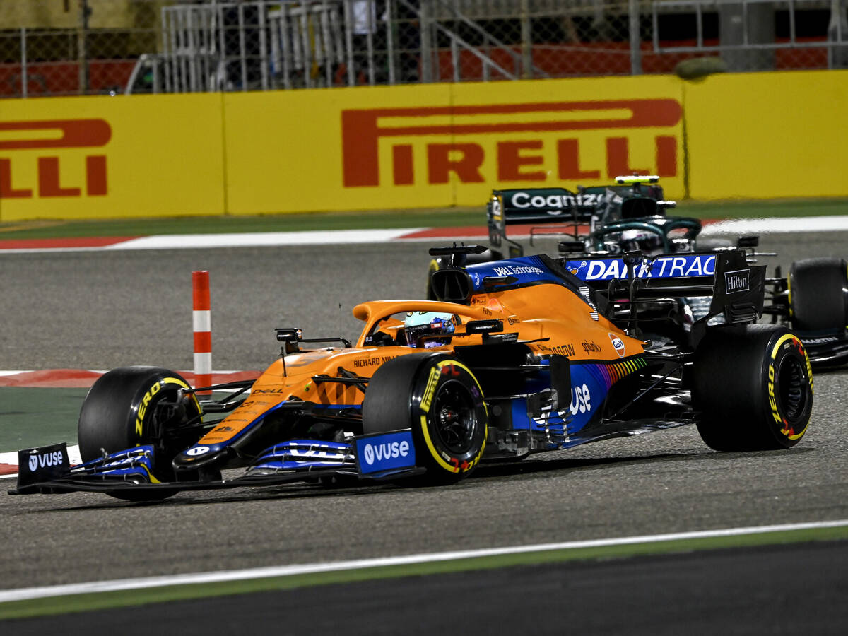 Foto zur News: Ricciardo mit stumpfen Waffen: Schaden am McLaren festgestellt