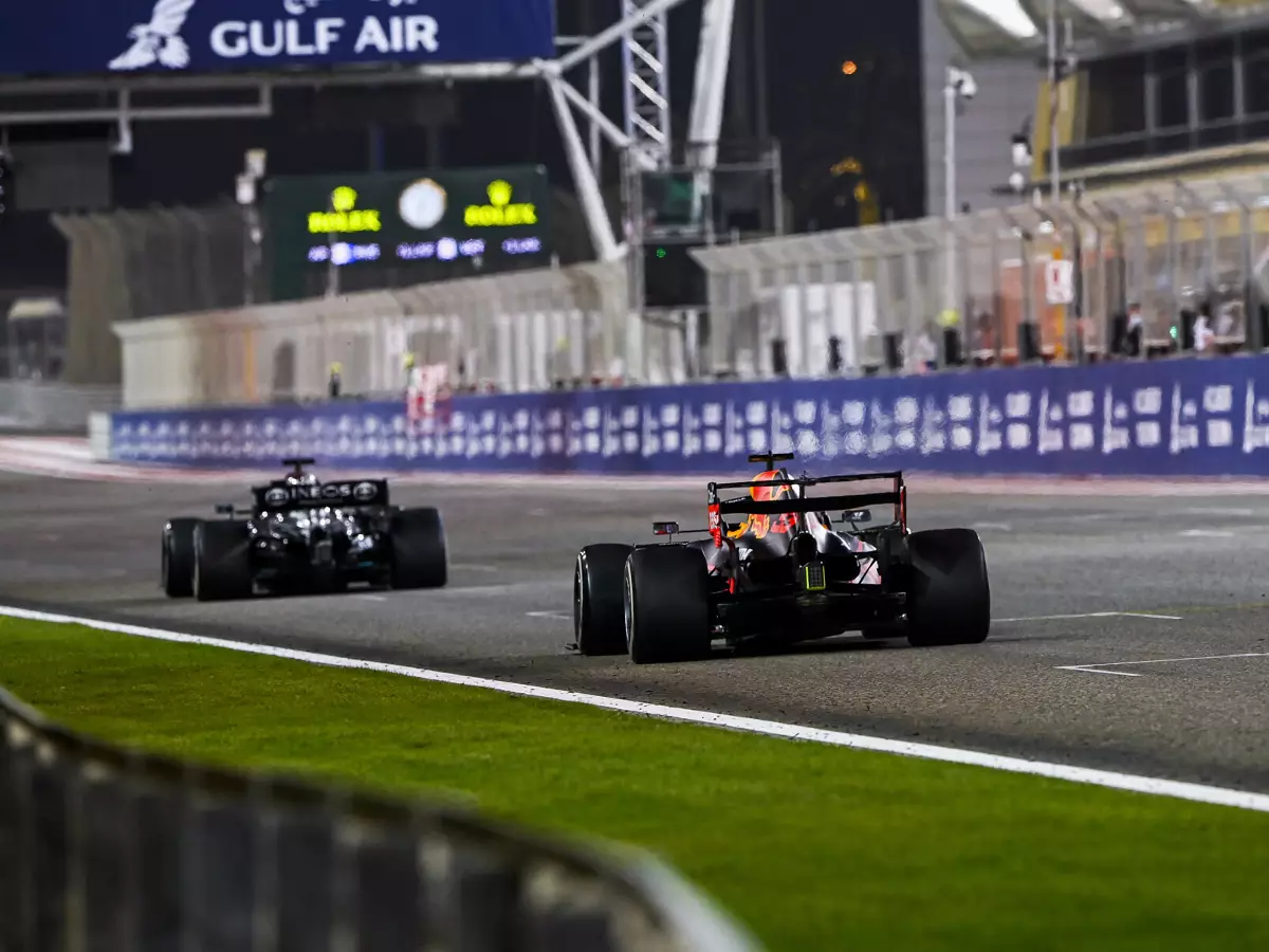 Lewis Hamilton, Max Verstappen Foto zur News: "Ambitioniert": Warum Max Verstappen trotzdem nicht gewonnen hätte