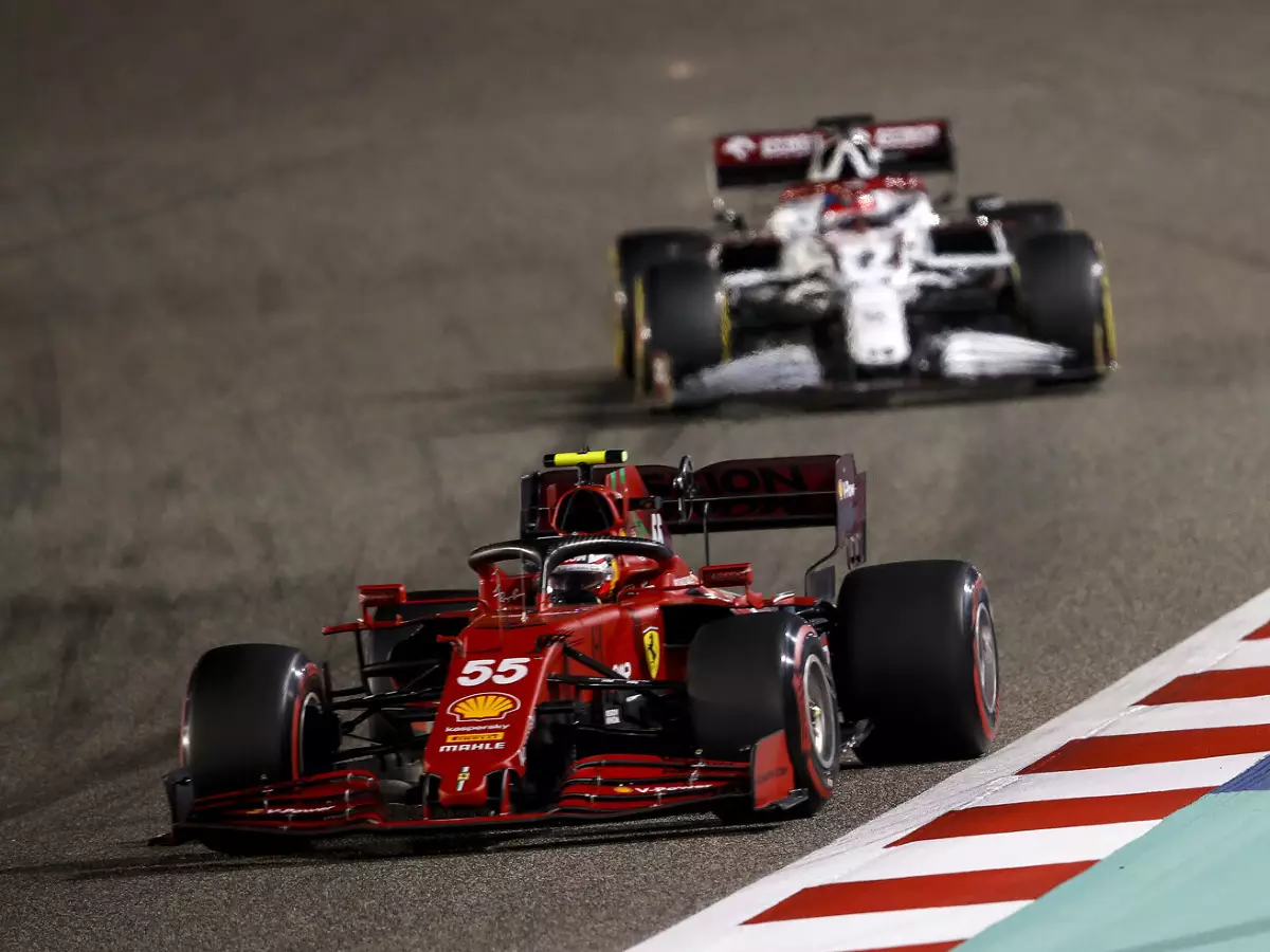 Carlos Sainz, Kimi Räikkönen Foto zur News: Ferrari: Ausmaß der Verbesserungen erst in drei Rennen bekannt?