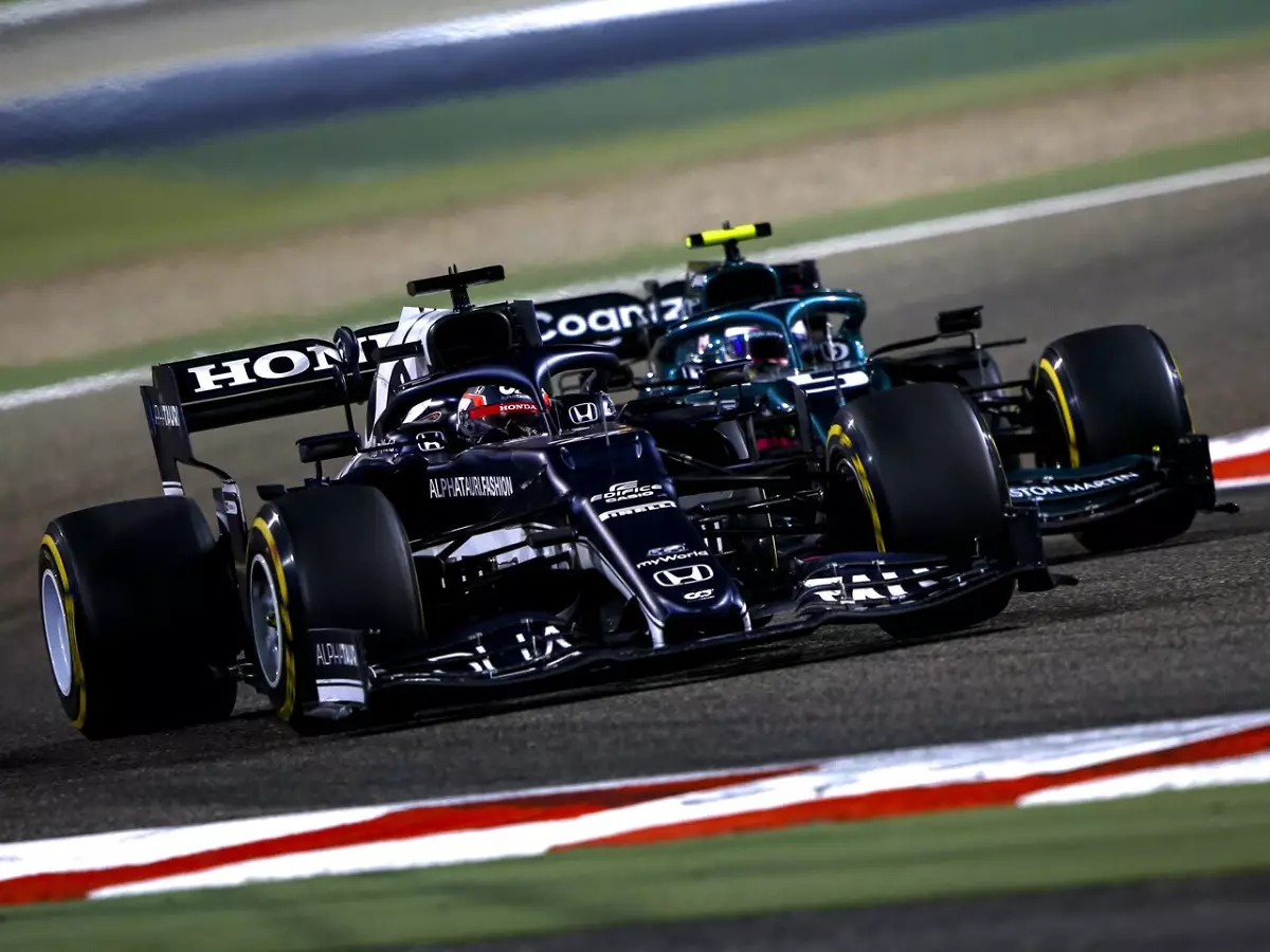 Yuki Tsunoda, Sebastian Vettel Foto zur News: Aufschwung von AlphaTauri "eine Kombination vieler Dinge"