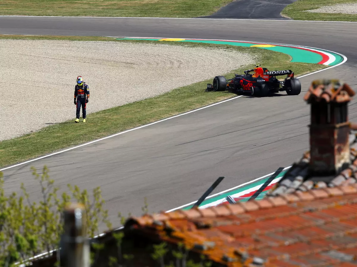 Foto zur News: F1 Imola 2021: So kam es zum Crash zwischen Perez und Ocon!