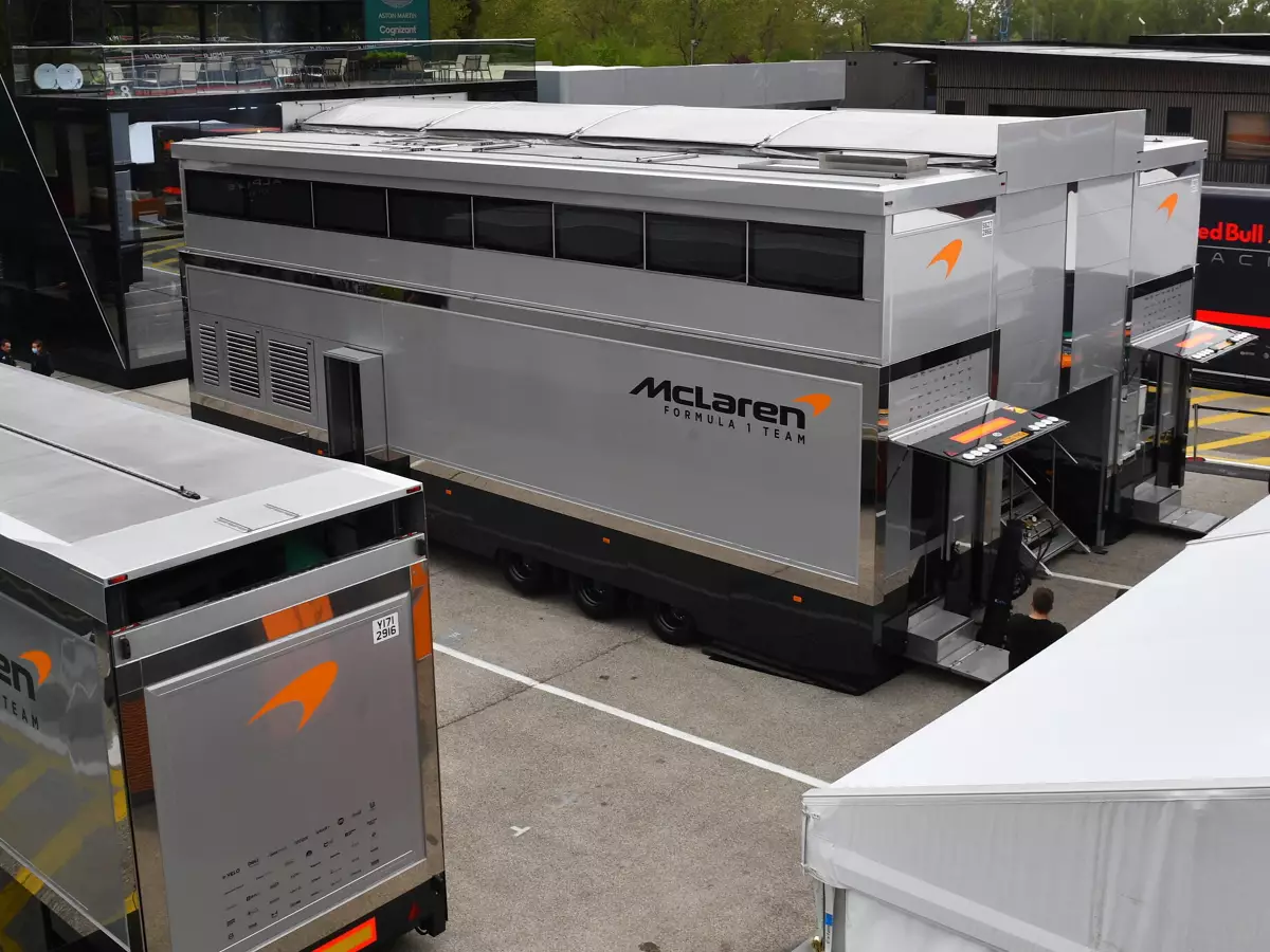 Foto zur News: Thema Nachhaltigkeit: McLaren baut Prunk-Motorhome um