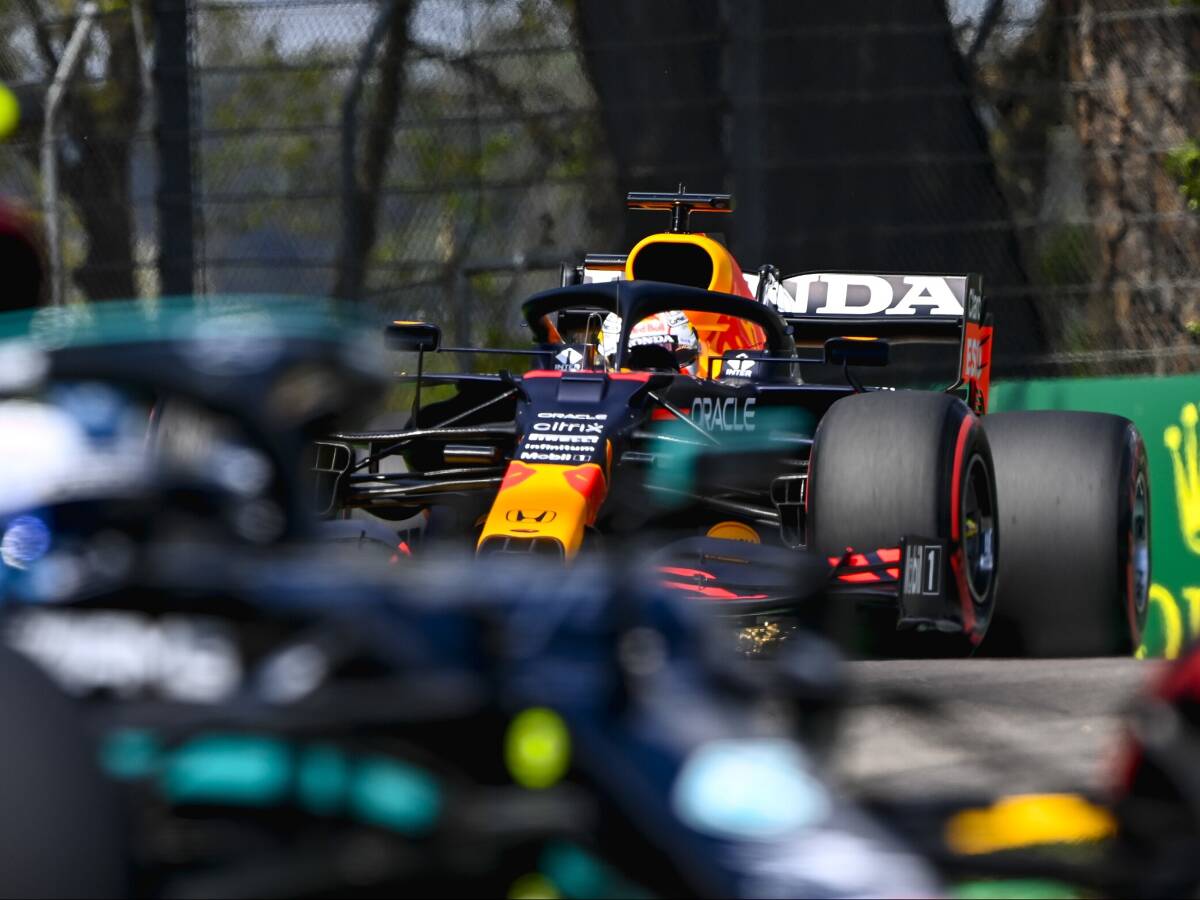 Foto zur News: Max Verstappen: Mercedes-Form in Imola ist "keine Überraschung"
