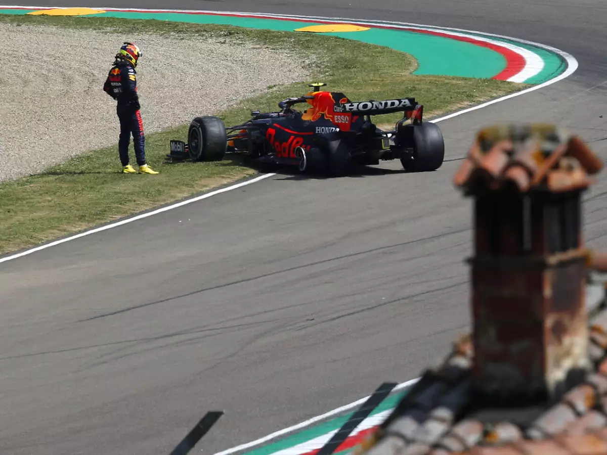 Foto zur News: Sergio Perez über Ocon-Crash: "Ich dachte, Esteban wäre langsamer ..."