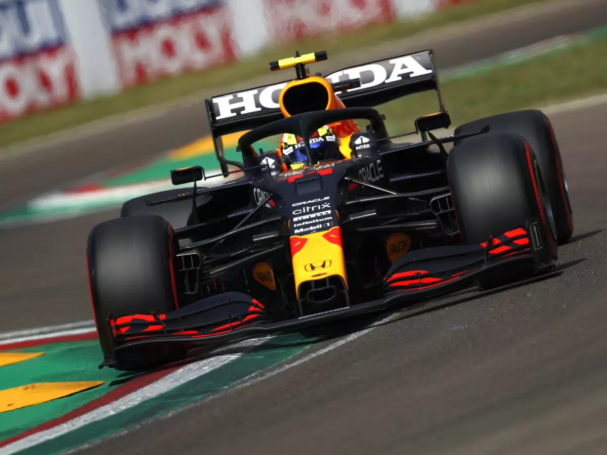 Sergio Perez Foto zur News: Perez trotz P2 unzufrieden: "Meilenweit" von Normalform entfernt