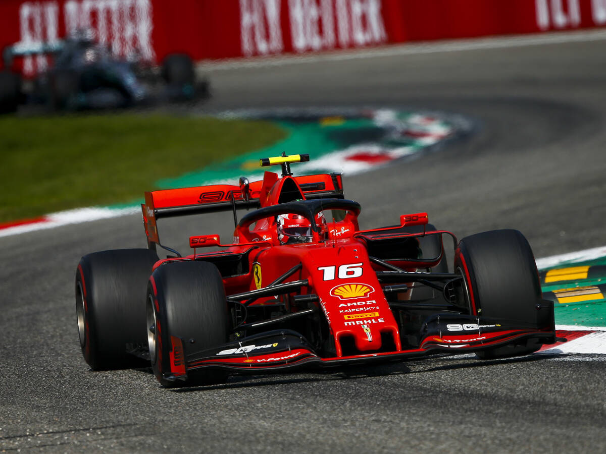 Foto zur News: SF90: Leclerc parkt geschenkten Ferrari bei Fürst Albert