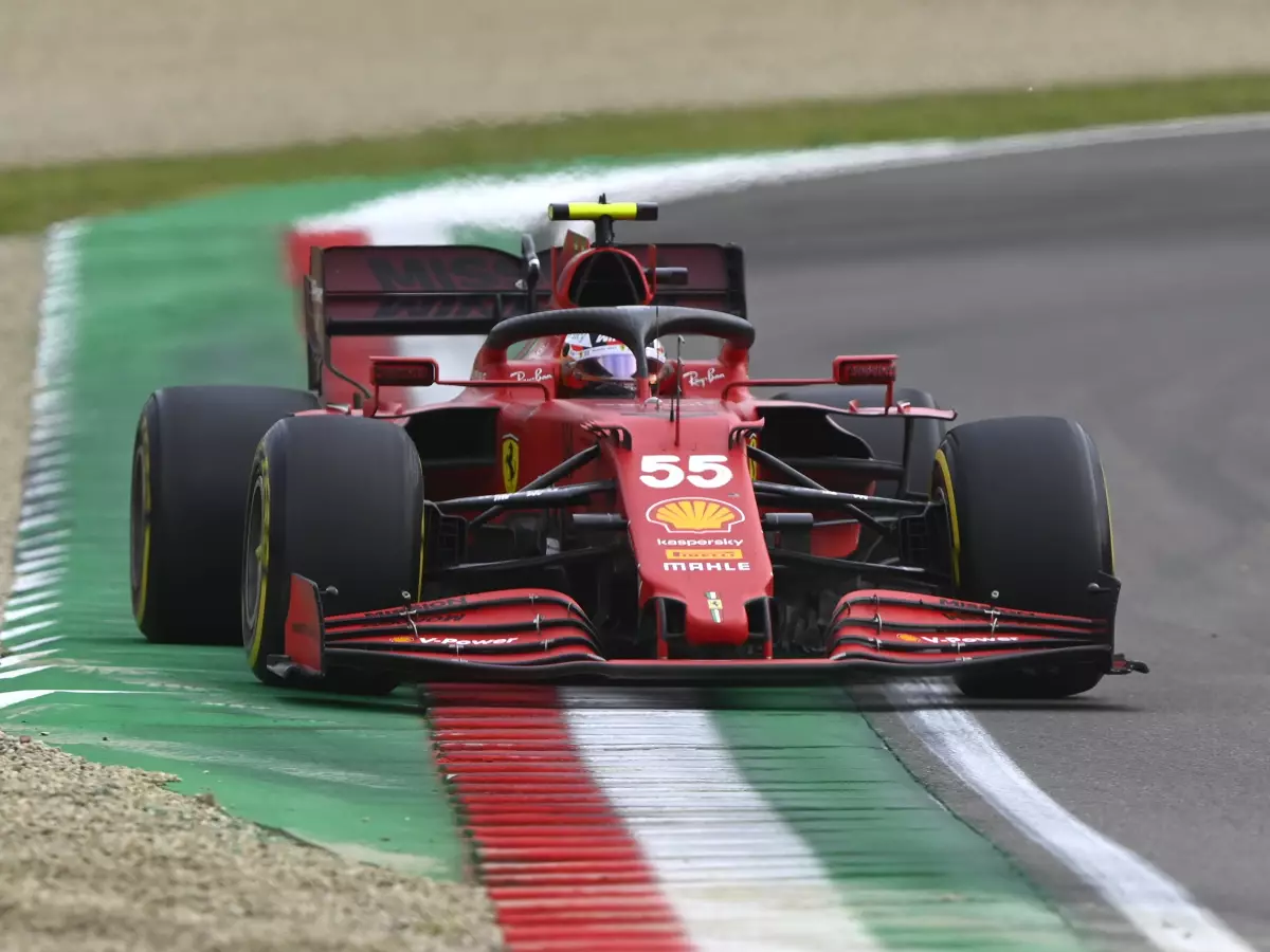 Carlos Sainz Foto zur News: Carlos Sainz: Daten zeigen, dass ich so schnell sein kann wie Leclerc