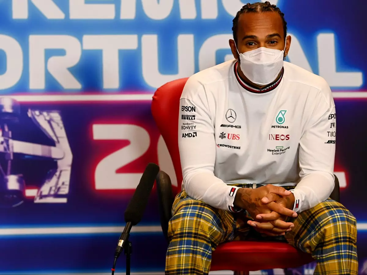 Foto zur News: Hamilton verplappert sich in FIA-PK: Macht er 2022 in der F1 weiter?