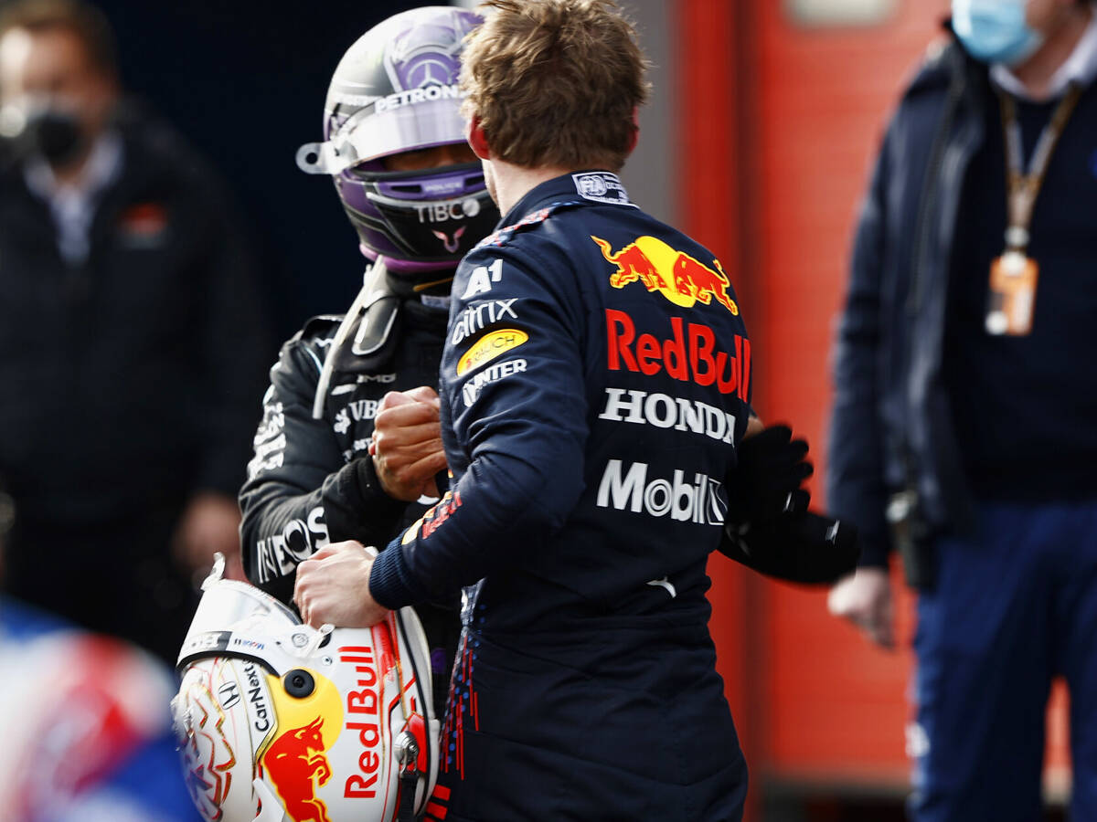 Foto zur News: Lewis Hamilton vs. Max Verstappen: "Red Bull ist immer noch vor uns"