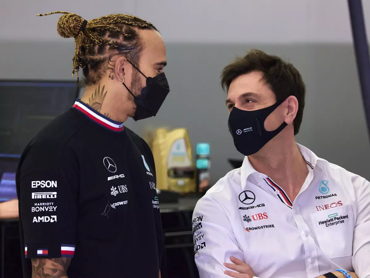 Foto zur News: Nach Lewis Hamiltons Verplappern über 2022: Das sagt Toto Wolff dazu