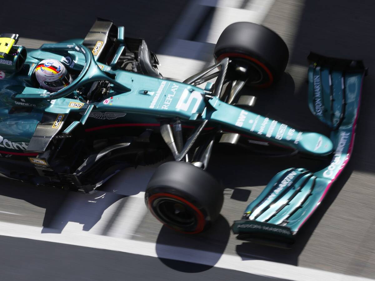 Foto zur News: Vettel nach P10 im Qualifying: "Es war mit Sicherheit ein bisschen besser"