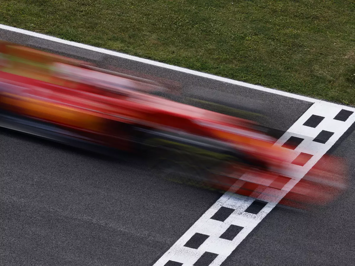 Foto zur News: Charles Leclerc ärgert sich: "War einfach nicht gut genug"