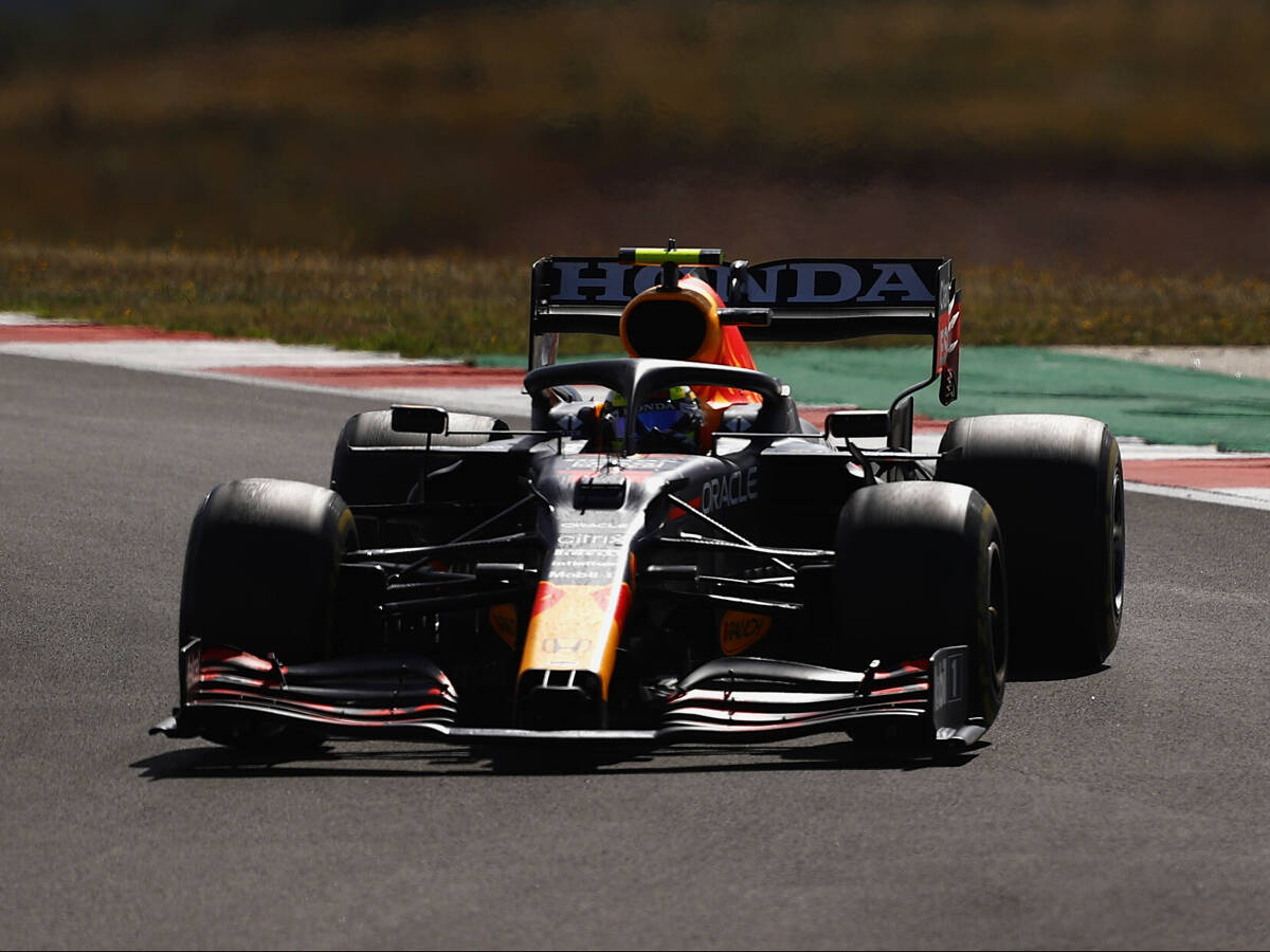 Foto zur News: Sergio Perez: Wurde er von Red Bull als Hamilton-Bremse eingesetzt?