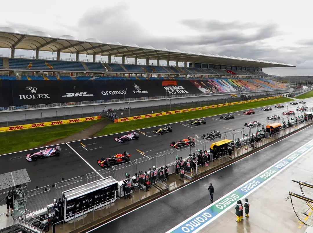 Formel-1-Start in Istanbul 2020 Foto zur News: Nach Reiseeinschränkungen in Großbritannien: Wackelt Türkei-Rennen?