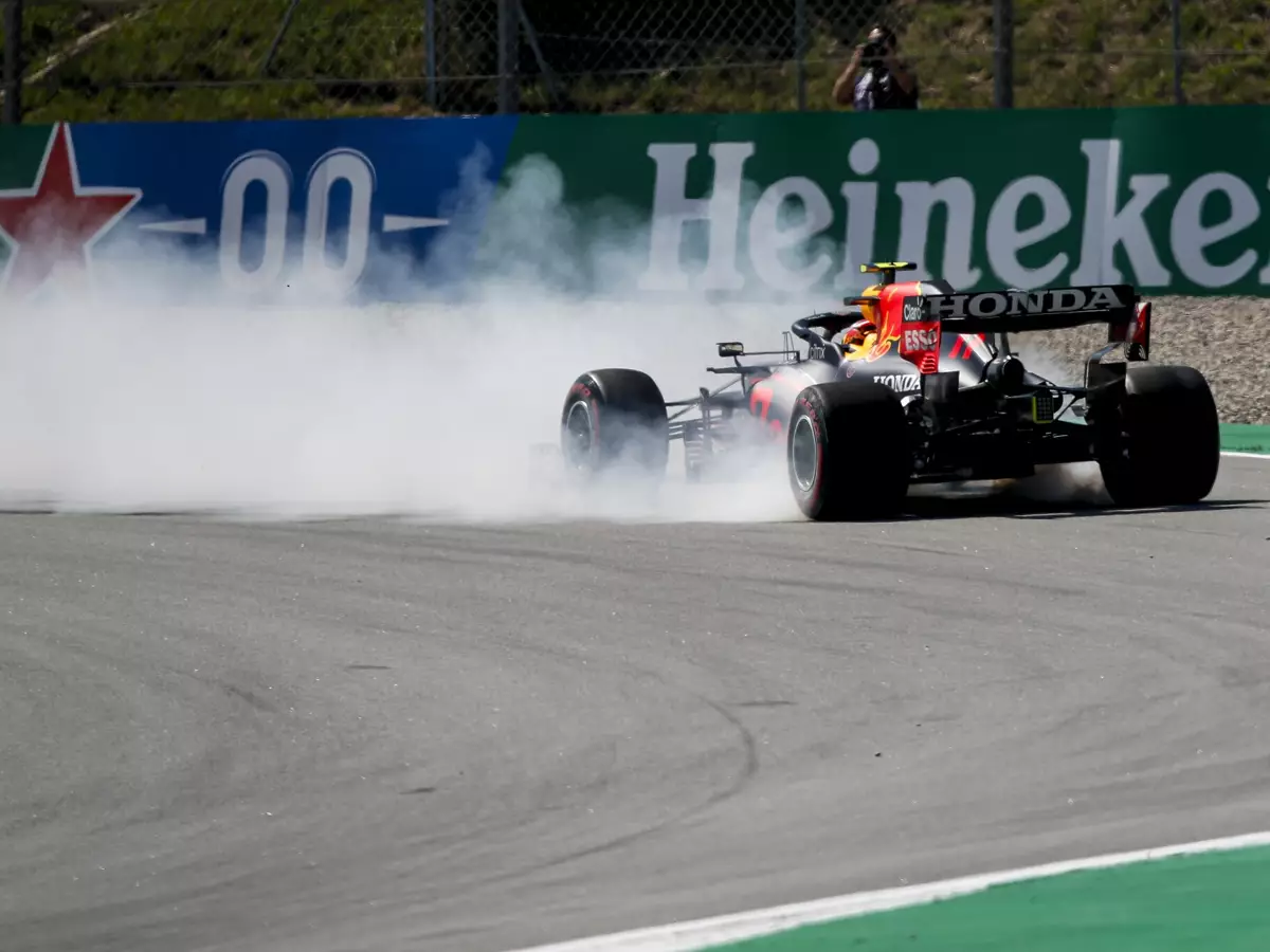 Foto zur News: Sergio Perez tut die Schulter weh: "Fühlte mich nicht gut"