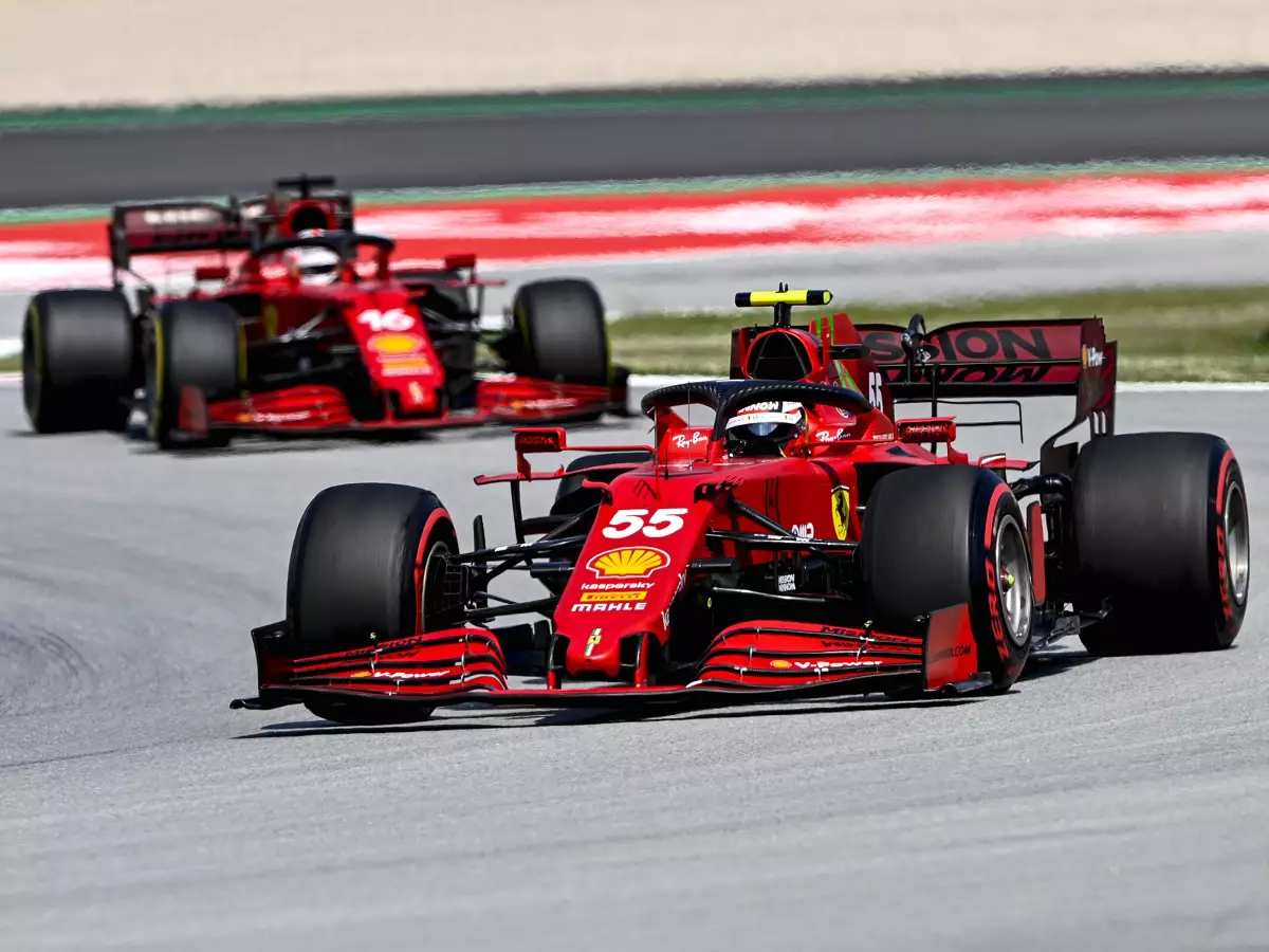 Carlos Sainz, Charles Leclerc Foto zur News: Ferraris Umstellung auf 2022: "Haben das bereits vollzogen"