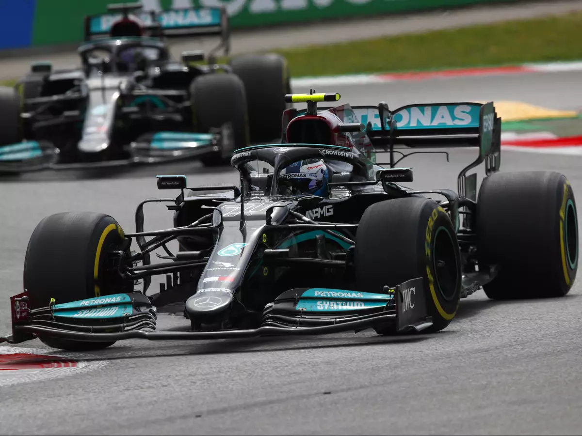 Valtteri Bottas, Lewis Hamilton Foto zur News: Toto Wolff über Bottas: "Ihr hättet mich am Funk hören sollen!"