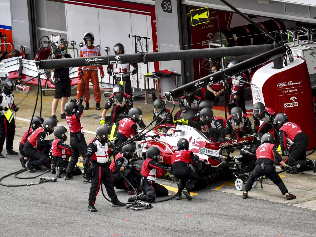 Foto zur News: Was beim Chaos-Boxenstopp von Giovinazzi passiert ist