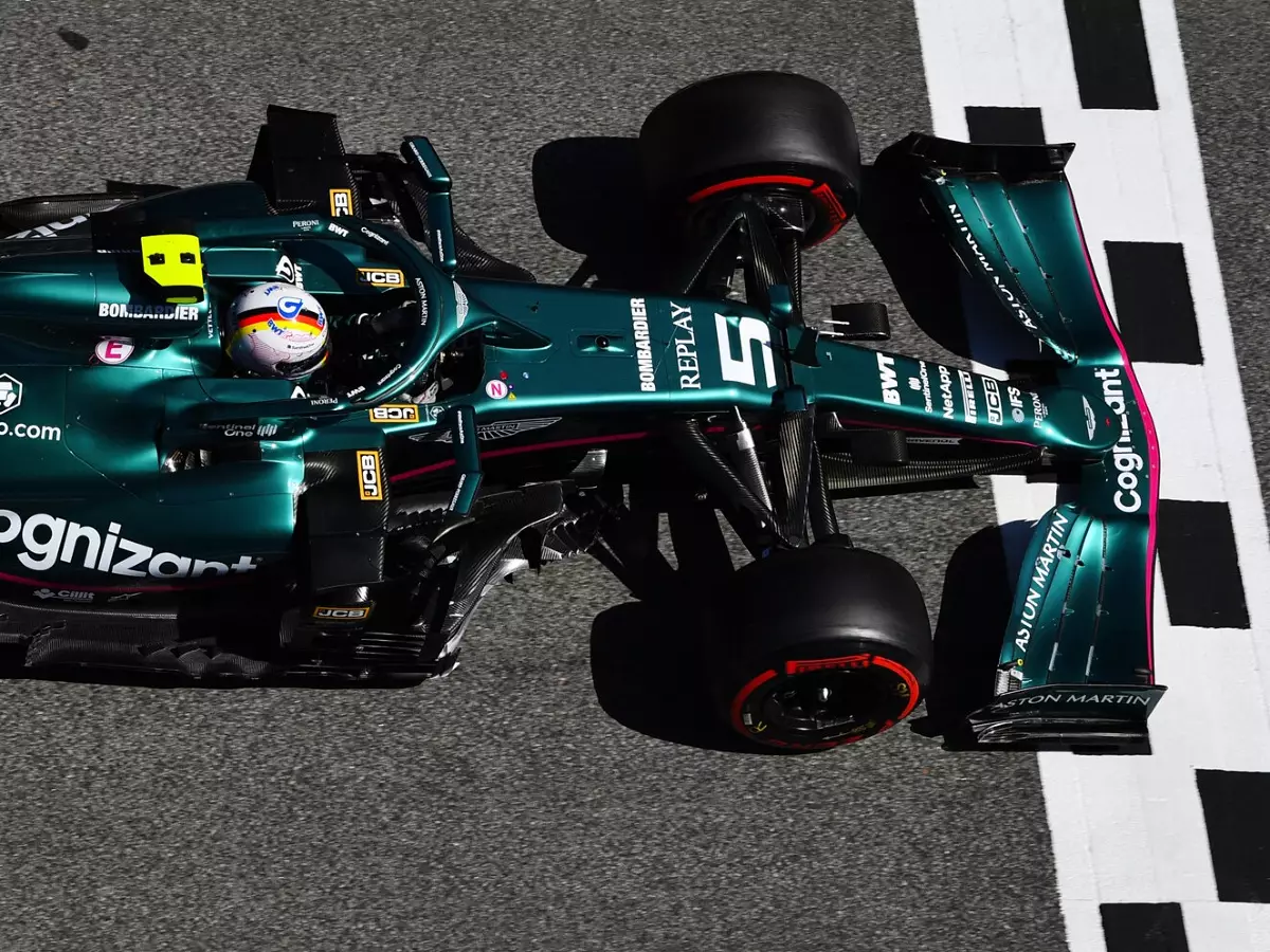 Sebastian Vettel Foto zur News: Marc Surer: Aston Martin hat das "Auto verschlimmbessert"