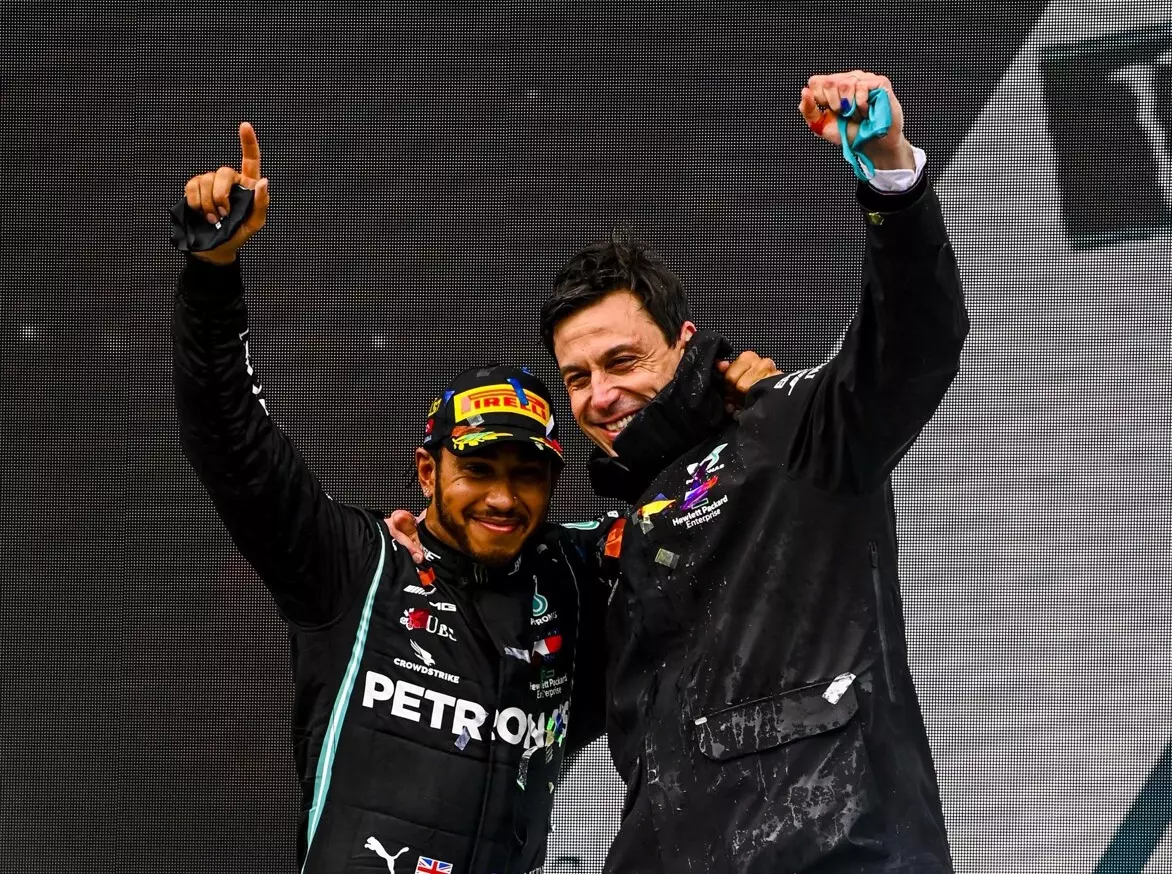 Lewis Hamilton, Toto Wolff Foto zur News: Wolff über Hamilton-Verhandlungen: "Ein bisschen unkomfortabel"