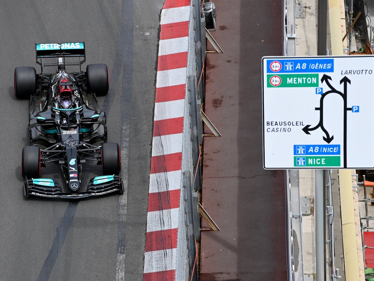 Foto zur News: Lewis Hamilton nur auf P7: "Wäre sowieso an die Box gekommen"