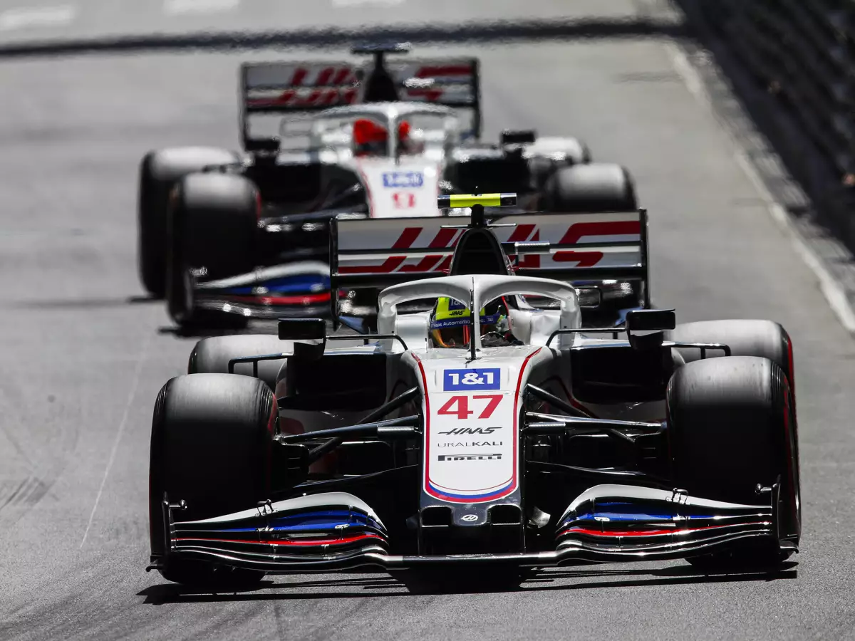 Foto zur News: Benzindruck schuld: Erste Haas-Niederlage für Mick Schumacher