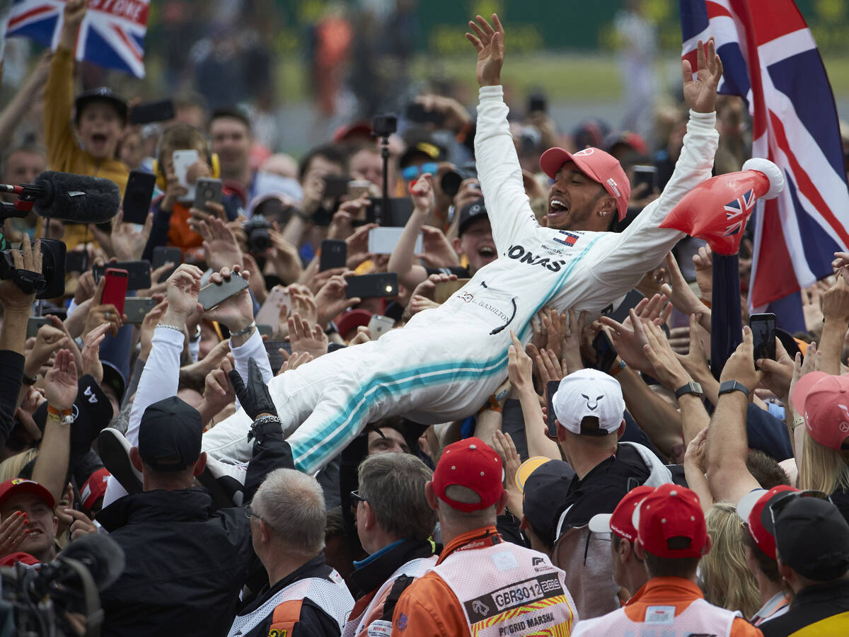 Foto zur News: Formel 1 schon im Juli wieder mit vollen Tribünen?
