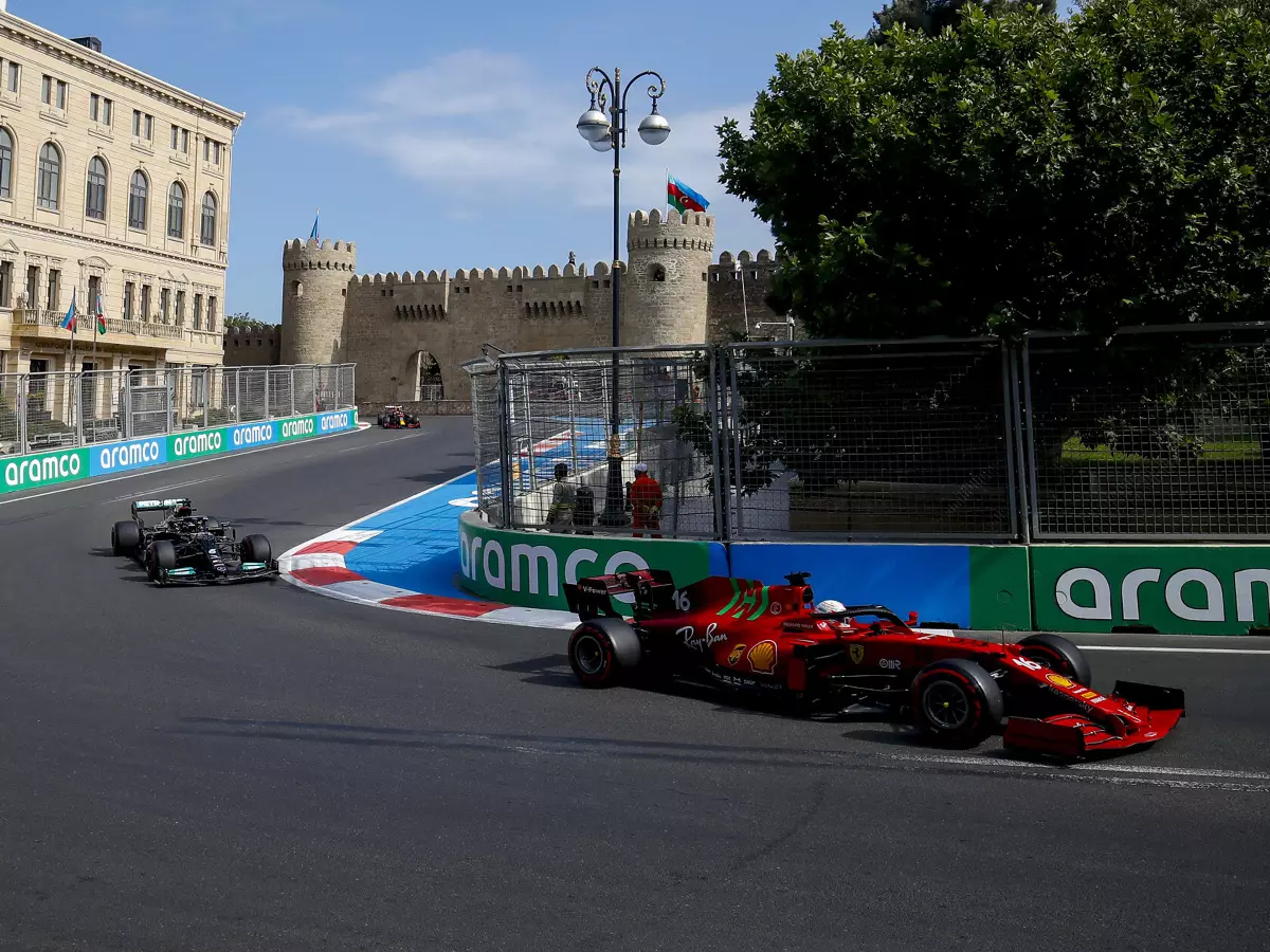 Foto zur News: Charles Leclerc: Führung in Baku durch Ast verloren