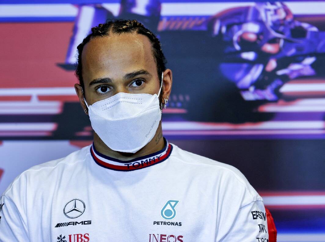 Foto zur News: Lewis Hamilton sieht Mercedes im WM-Kampf im Hintertreffen
