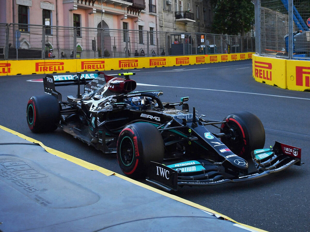 Foto zur News: Mercedes: Darum war Bottas in Baku deutlich langsamer als Hamilton