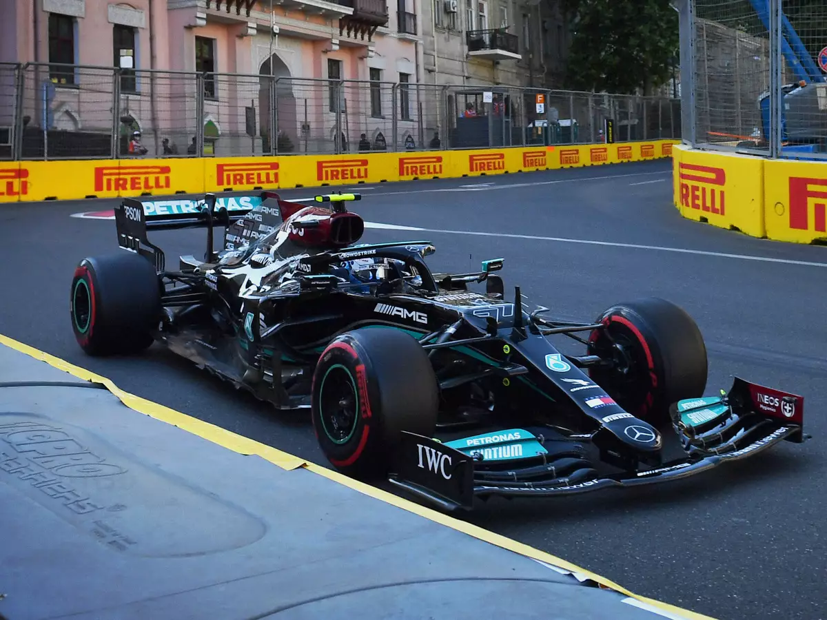 Foto zur News: Mercedes: Darum war Bottas in Baku deutlich langsamer als Hamilton