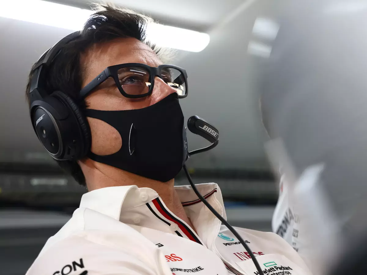 Toto Wolff Foto zur News: Wolff bleibt dabei: Mercedes opfert 2022 nicht für 2021