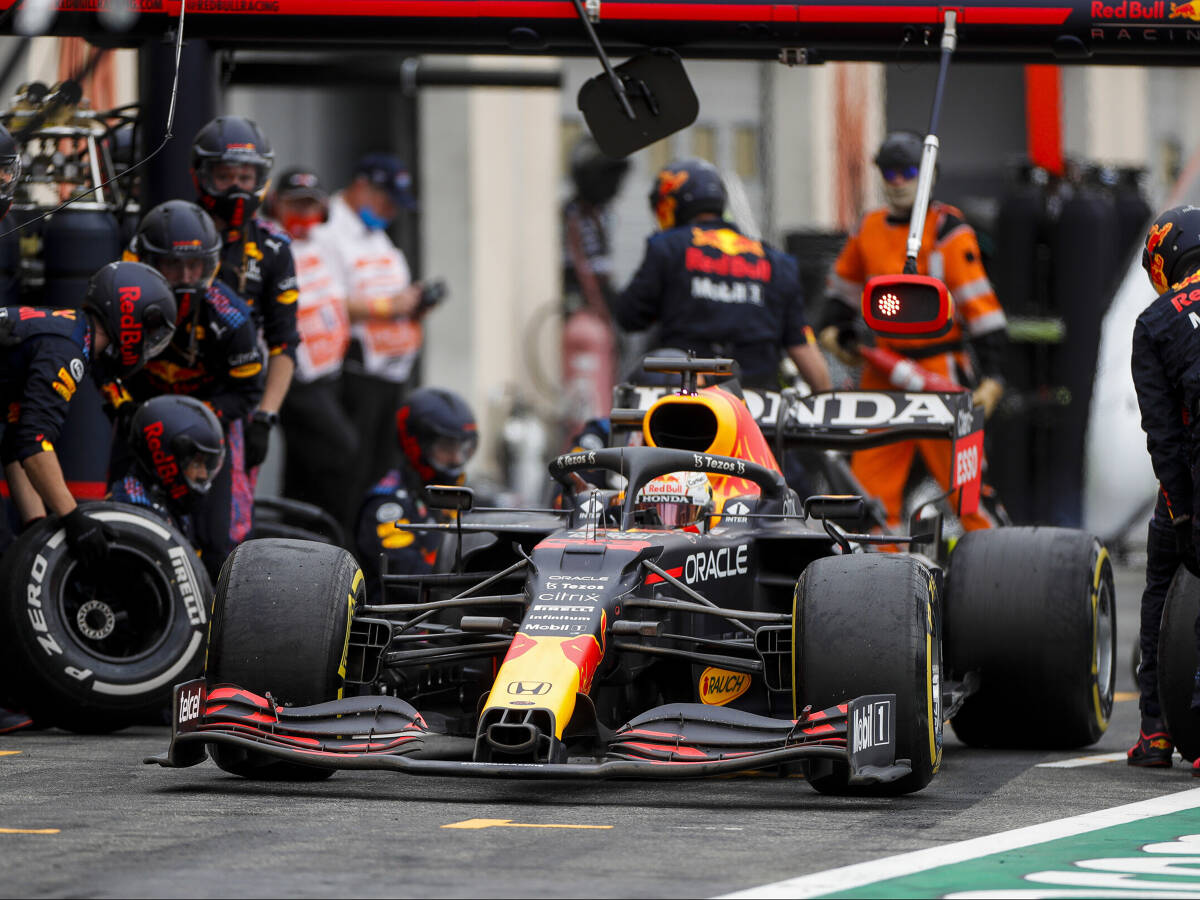 Foto zur News: Neue Richtlinie: FIA macht Formel-1-Boxenstopps langsamer